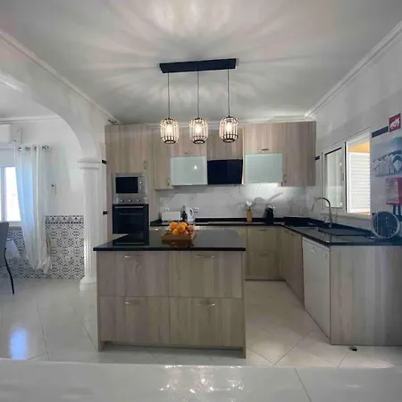 فيلة Orange With Private Pool البوفيرا