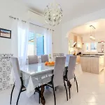 Orange With Private Pool Албуфейра